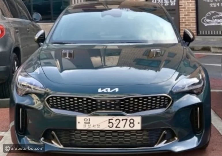 ستينجر 2021 بشعار كيا الجديد في صور تثير الشكوك حول صحتها