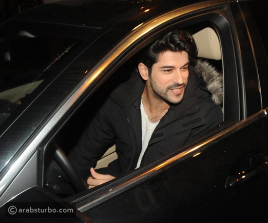 سيارات الممثل التركي بوراك اوزجفيت 1 صور بوراك اوزجفيت يشتري سيارة جديدة أدهشت الجميع! تعرفوا على سياراته