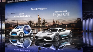 صور مرسيدس تطلق طرازات جديدة خلال معرض فرانكفورت للسيارات