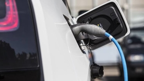 نجاح تجربة شحن سيارة كهربائية في 10 دقائق فقط