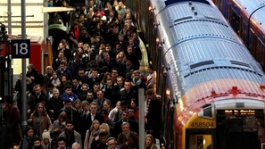 بعدما نساه في القطار.. موسيقي يستعيد كمان بقيمة 320 ألف دولار